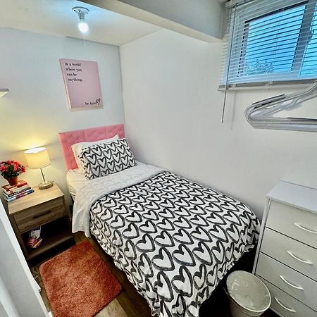 Tiny Private Room On The 1St Floor With Shared Bathroom Near Seatac Airport And Downtown シアトル エクステリア 写真