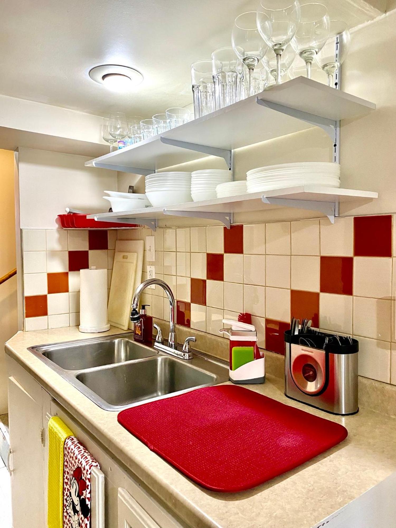 Tiny Private Room On The 1St Floor With Shared Bathroom Near Seatac Airport And Downtown シアトル エクステリア 写真