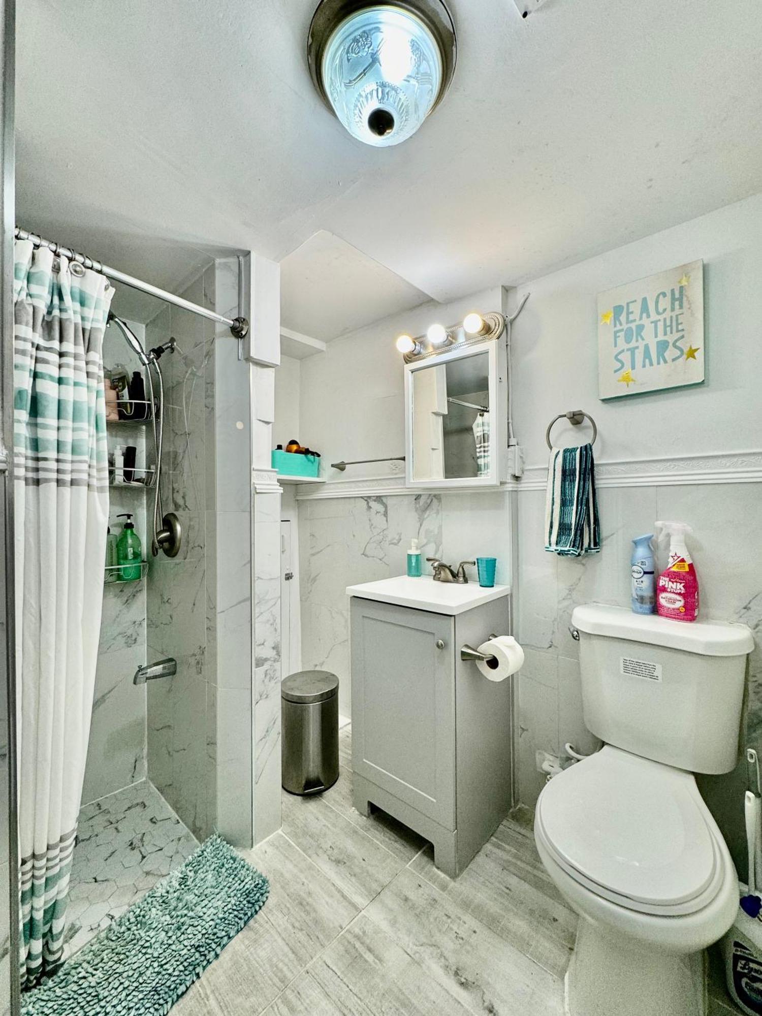Tiny Private Room On The 1St Floor With Shared Bathroom Near Seatac Airport And Downtown シアトル エクステリア 写真