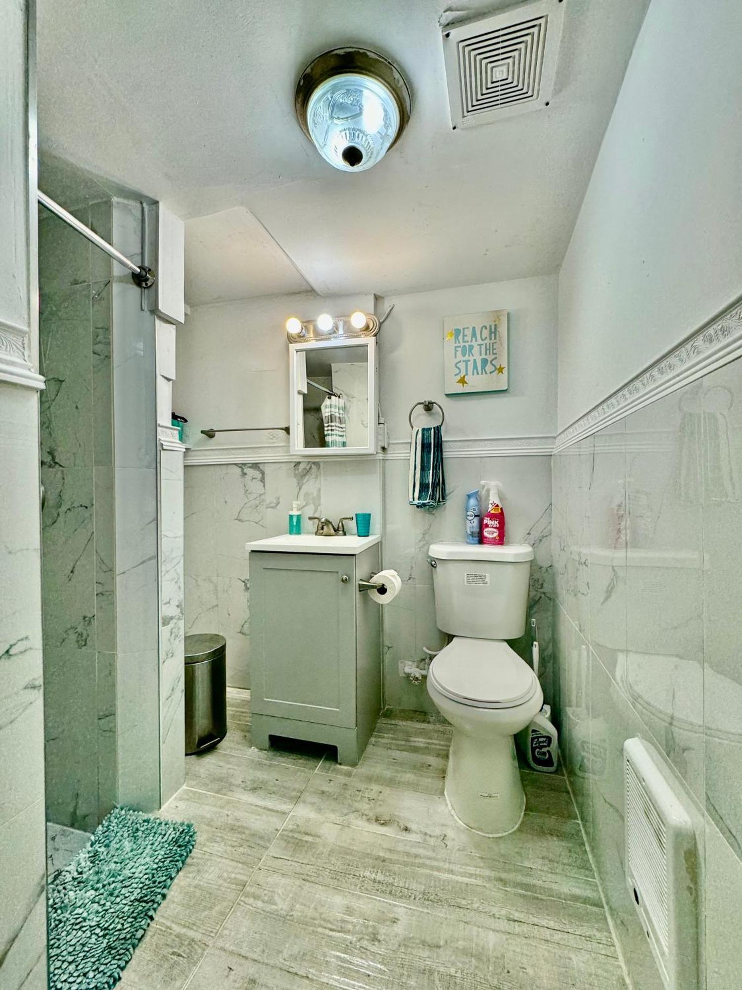 Tiny Private Room On The 1St Floor With Shared Bathroom Near Seatac Airport And Downtown シアトル エクステリア 写真