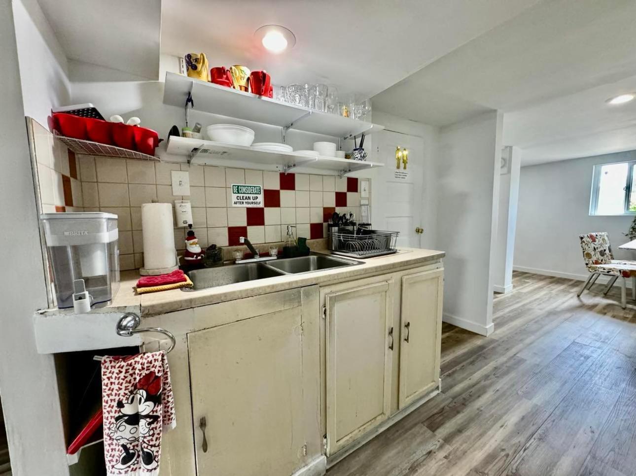 Tiny Private Room On The 1St Floor With Shared Bathroom Near Seatac Airport And Downtown シアトル エクステリア 写真