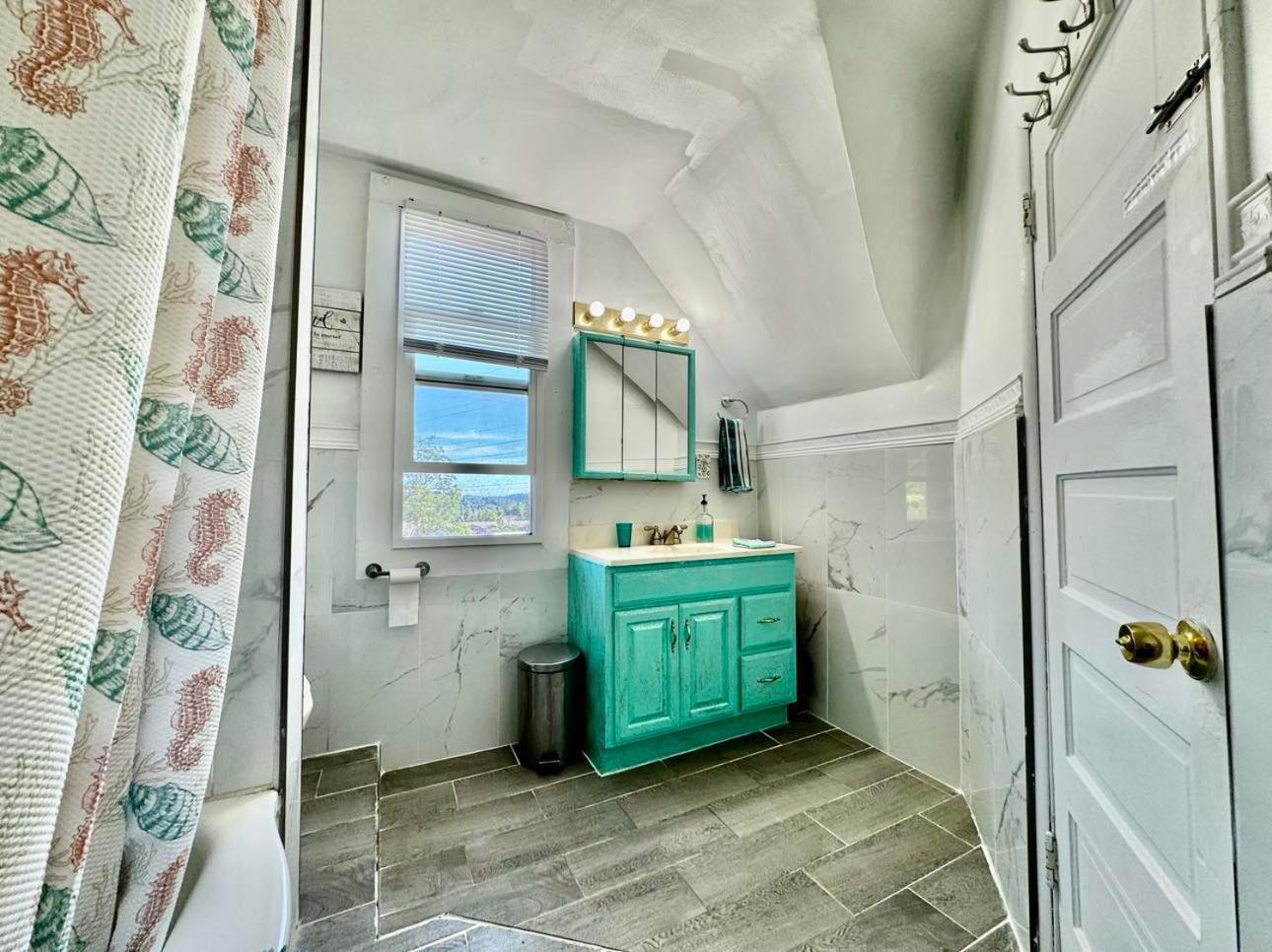 Tiny Private Room On The 1St Floor With Shared Bathroom Near Seatac Airport And Downtown シアトル エクステリア 写真