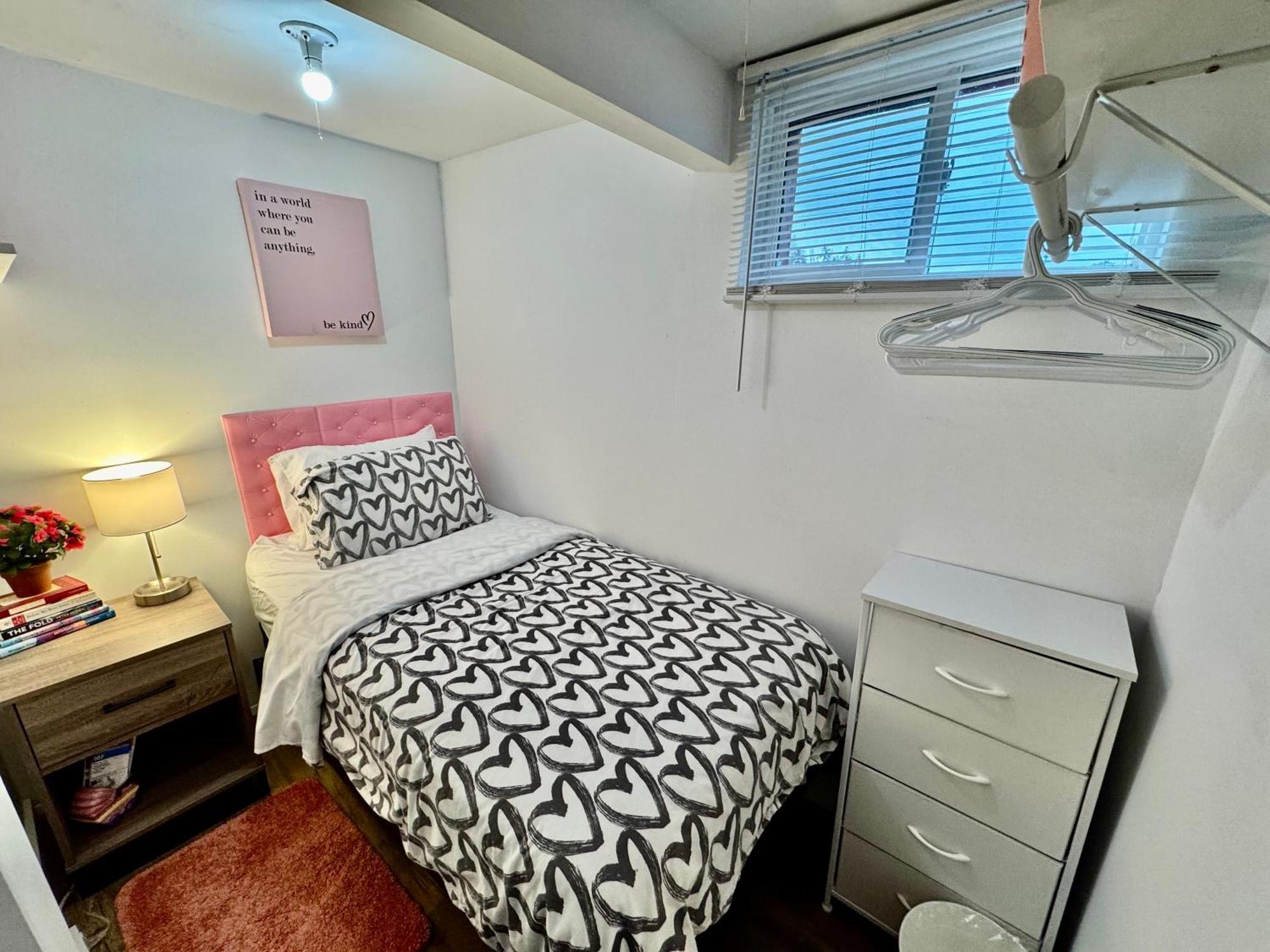 Tiny Private Room On The 1St Floor With Shared Bathroom Near Seatac Airport And Downtown シアトル エクステリア 写真