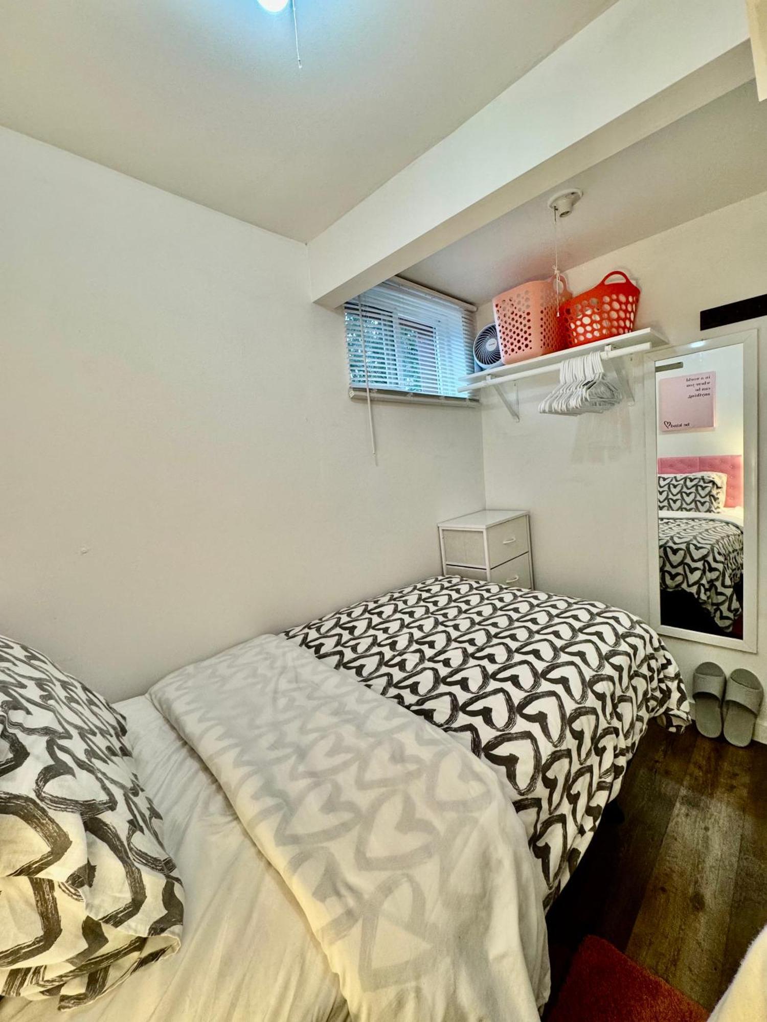 Tiny Private Room On The 1St Floor With Shared Bathroom Near Seatac Airport And Downtown シアトル エクステリア 写真