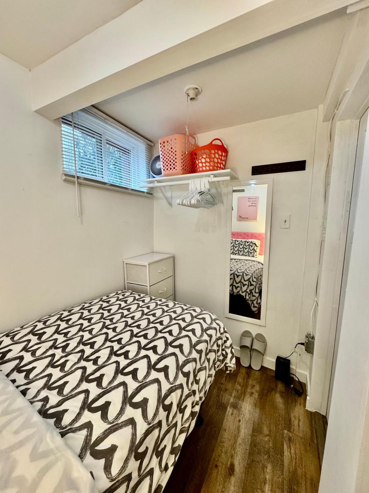Tiny Private Room On The 1St Floor With Shared Bathroom Near Seatac Airport And Downtown シアトル エクステリア 写真