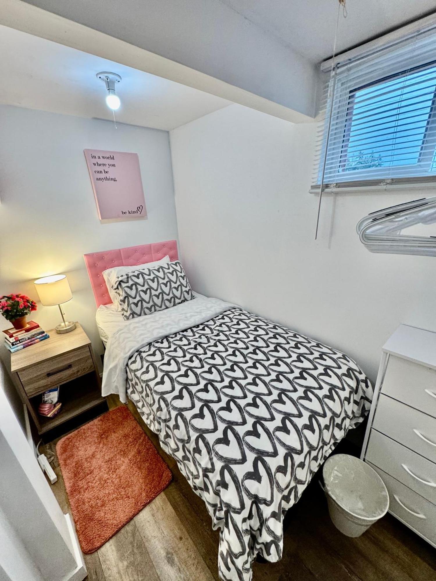 Tiny Private Room On The 1St Floor With Shared Bathroom Near Seatac Airport And Downtown シアトル エクステリア 写真