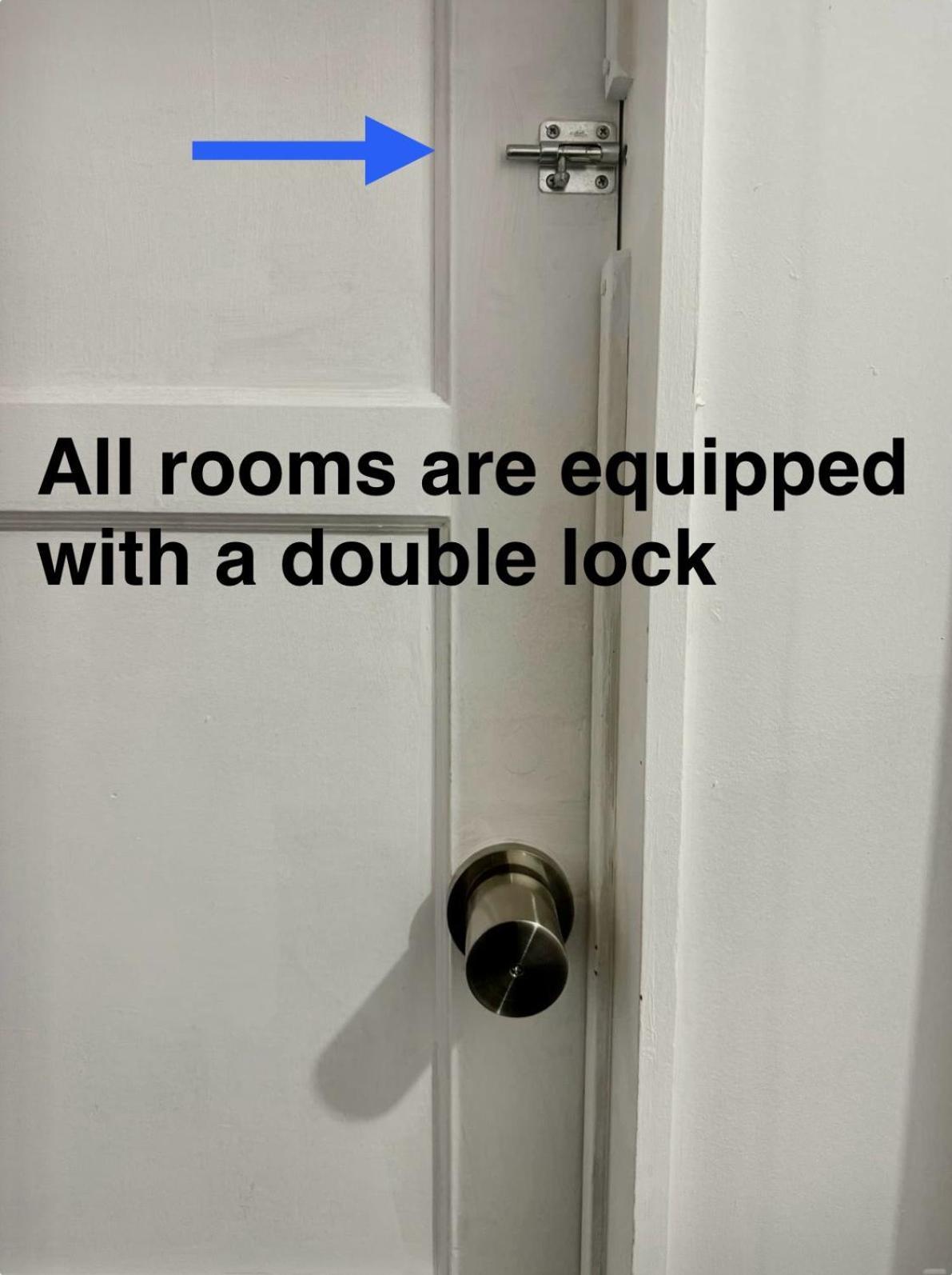 Tiny Private Room On The 1St Floor With Shared Bathroom Near Seatac Airport And Downtown シアトル エクステリア 写真